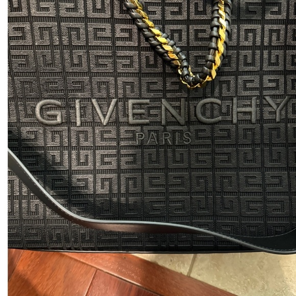 Givenchy handbag - Picture 4 of 9
